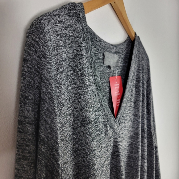 New Sunday in Brooklyn Twist Hem Ruched Front Long Sleeve V Neck Top - Picture 4 of 10